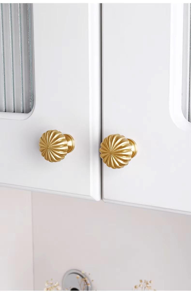 SOLARA Vintage Gold Sunflower Brass Cabinet Knob