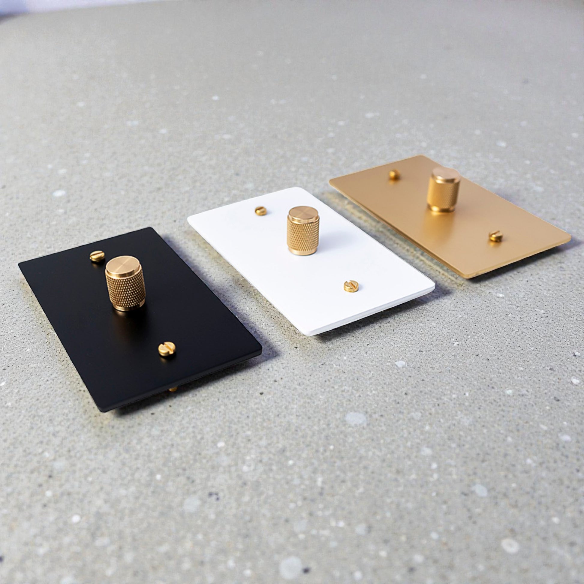 “Aged brass knurled rotary 0–10V signal dimmer switch – retro brass wall plate”