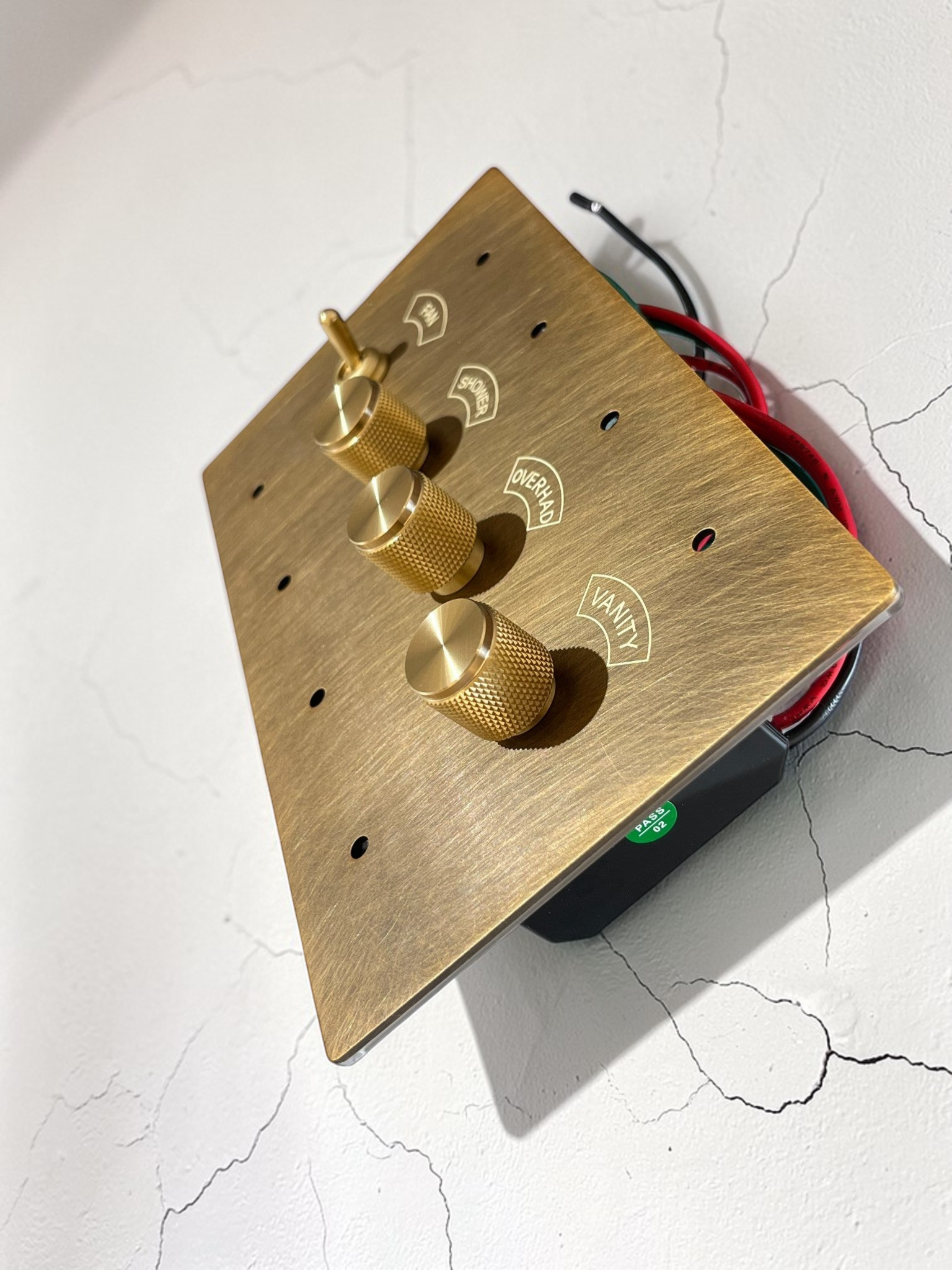 Custom labeled retro brass toggle switch plate

Aged brass dimmer switch with engraved labels

Vintage brass wall switch plate for kitchen and hallway

Solid brass labeled switch cover for luxury interiors