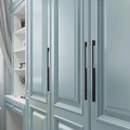 Extra-long design for large cabinet and wardrobe doors

Lightweight aluminum alloy with strong load-bearing performance

Corrosion and oxidation resistant – ideal for kitchen & bathroom use

Smooth electroplated surface with rounded, hand-friendly edges

Seamless one-piece construction – no splicing required

Modern matte black or luxury gold finish options