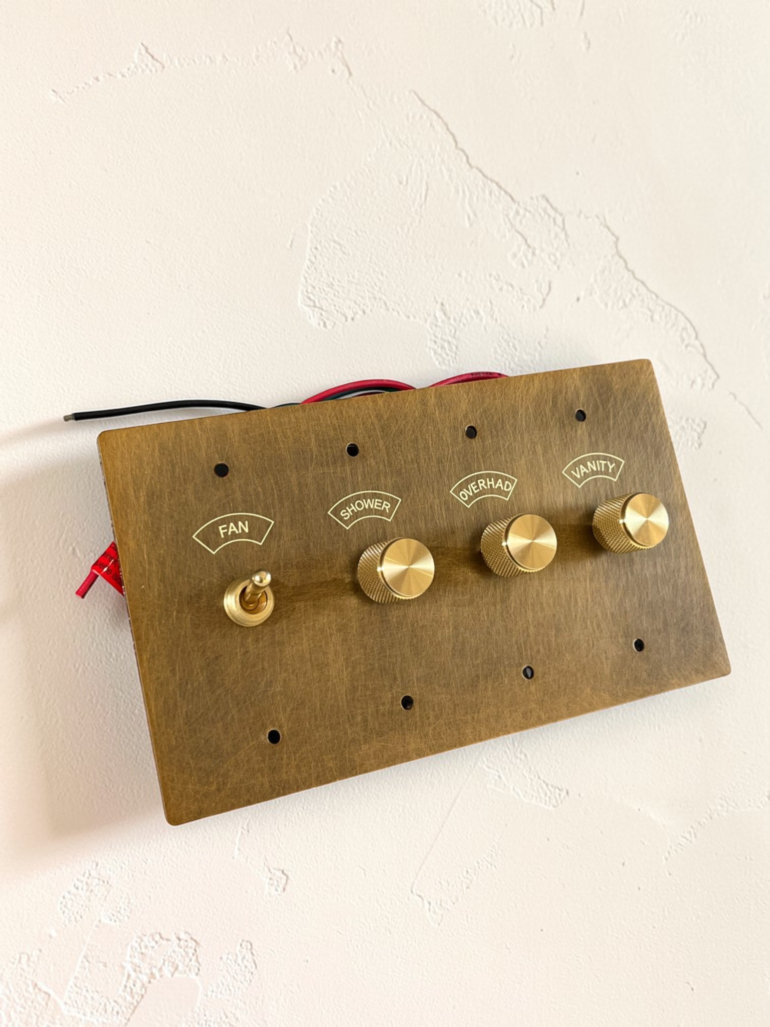 Custom labeled retro brass toggle switch plate

Aged brass dimmer switch with engraved labels

Vintage brass wall switch plate for kitchen and hallway

Solid brass labeled switch cover for luxury interiors