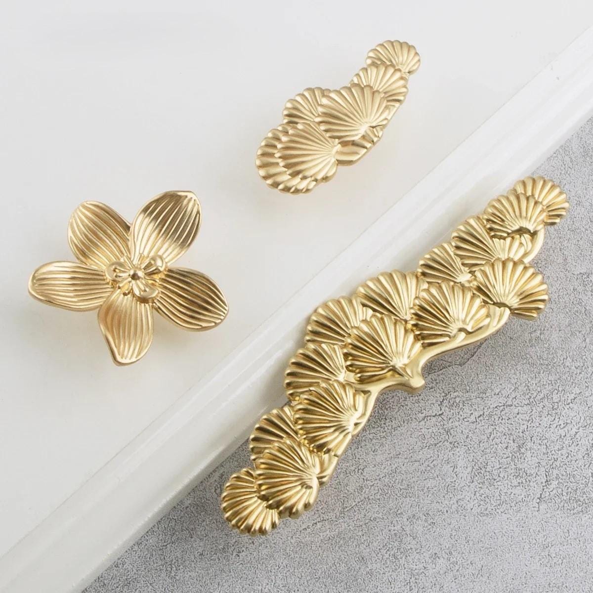 Elegant Gold Flower Cabinet Handle | Leaf-Shaped Drawer Knob | Furniture Decor | Kitchen Cabinet Handle | Brass Flower Knobs