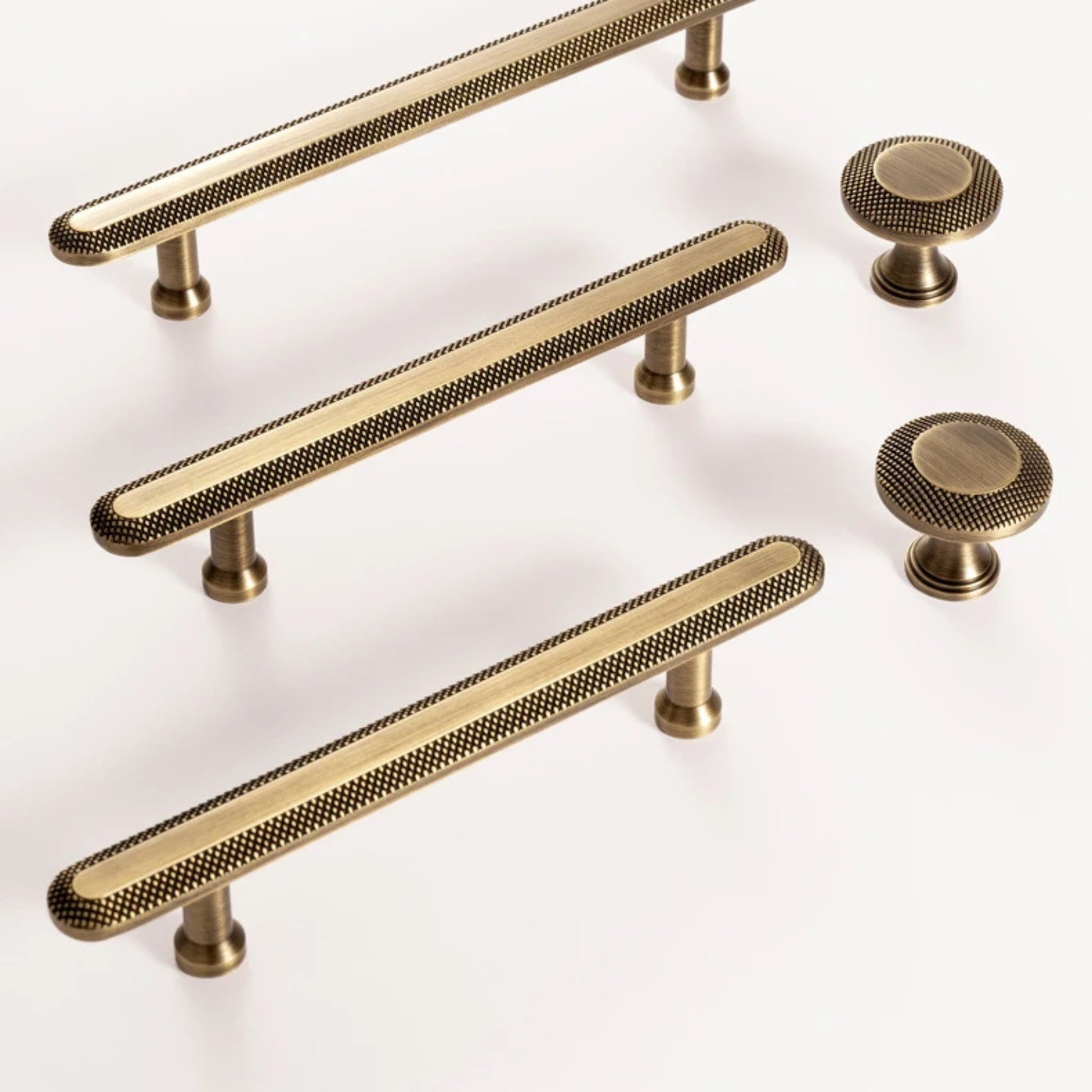 Antique brass drawer pull with 96mm and 128mm hole spacing
