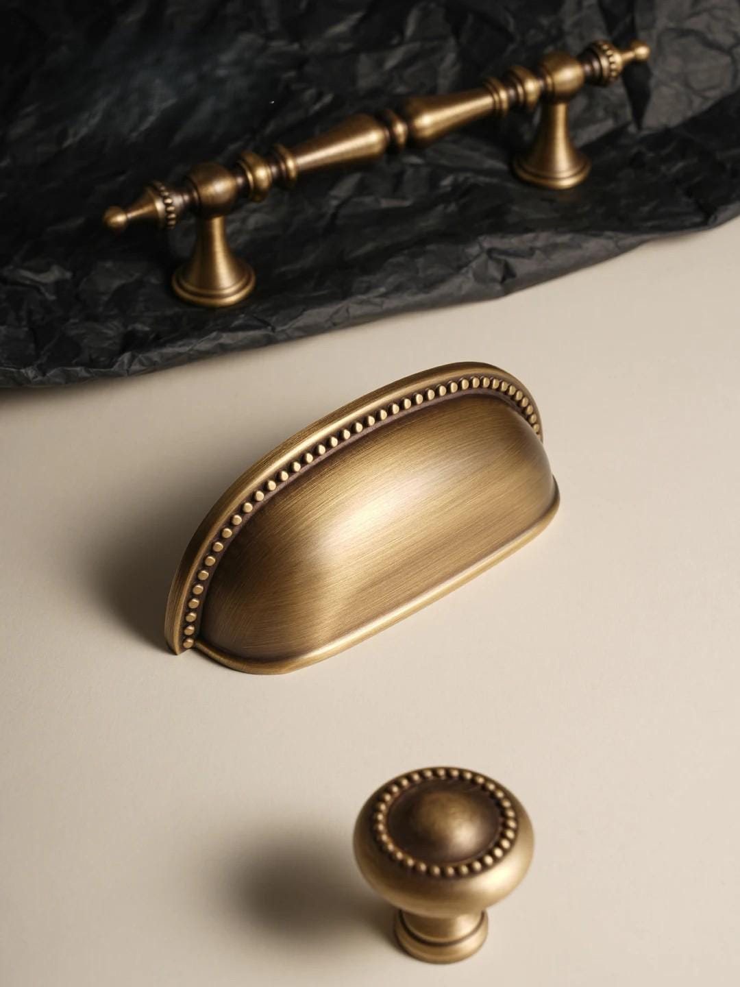 Antique bronze crown-shaped solid brass cabinet handle and knob