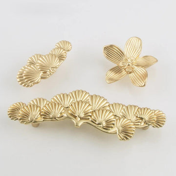 FLORÉVA Gold Flower Cabinet Knob – Luxury Floral Drawer Handle