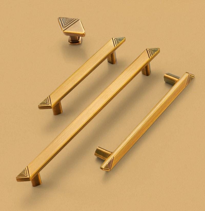 Crafted from durable zinc alloy and finished in a refined gold tone, RHOMORA™ blends minimalist aesthetics with subtle Chinese-style influence. It is ideal for wardrobes, kitchen cabinets, shoe cabinets, drawers, and dressers—perfect for interiors that value modern simplicity with character.